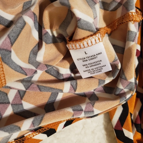 4/$30🌟Lipslide Top - Picture 3 of 5